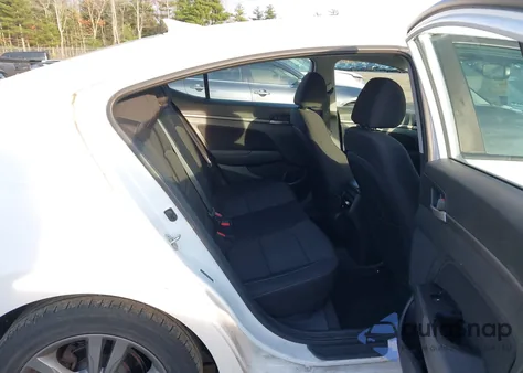 2018 Hyundai Elantra Value Edition z USA, uszkodzony, nr VIN 5NPD84LF8JH256182